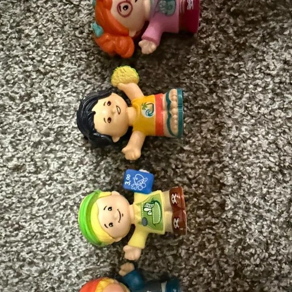 4 Fisher Price Little People figures